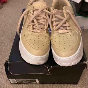 Women’s Nike sneakers